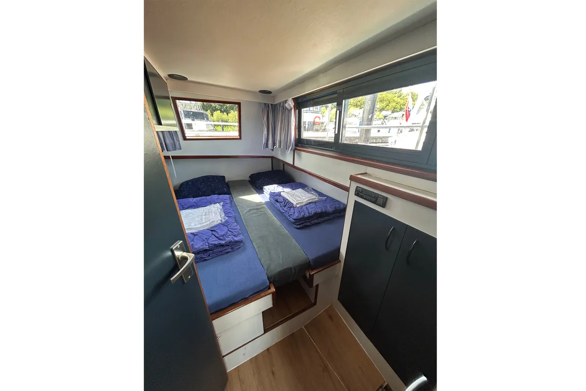 Cabin on De Drait Safari Houseboat 1050, a motorboat at Drachten, Netherlands