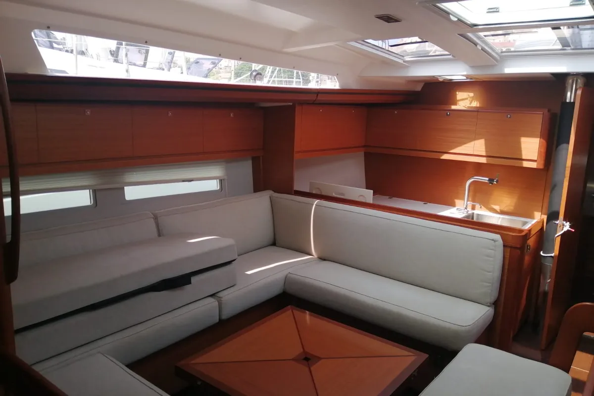 Salon of Moscow Mule, a Dufour 520 GL sailboat at Milazzo, Italy