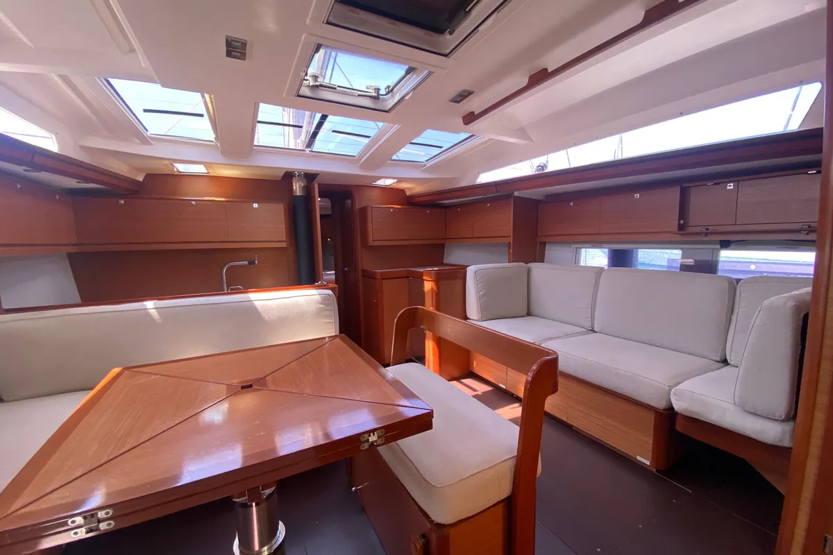 Salon of Moscow Mule, a Dufour 520 GL sailboat at Milazzo, Italy