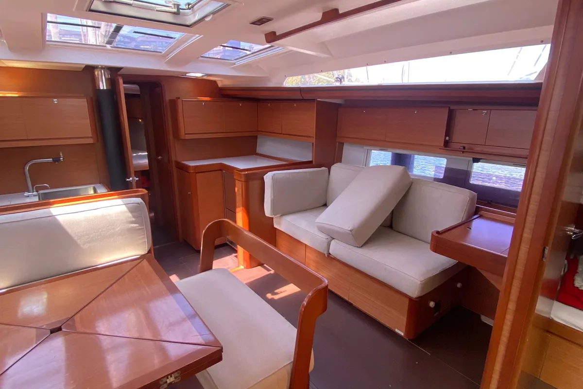 Salon of Moscow Mule, a Dufour 520 GL sailboat at Milazzo, Italy