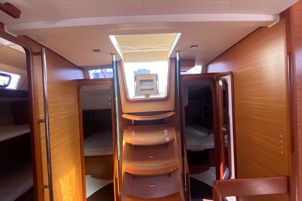 Salon of Moscow Mule, a Dufour 520 GL sailboat at Milazzo, Italy