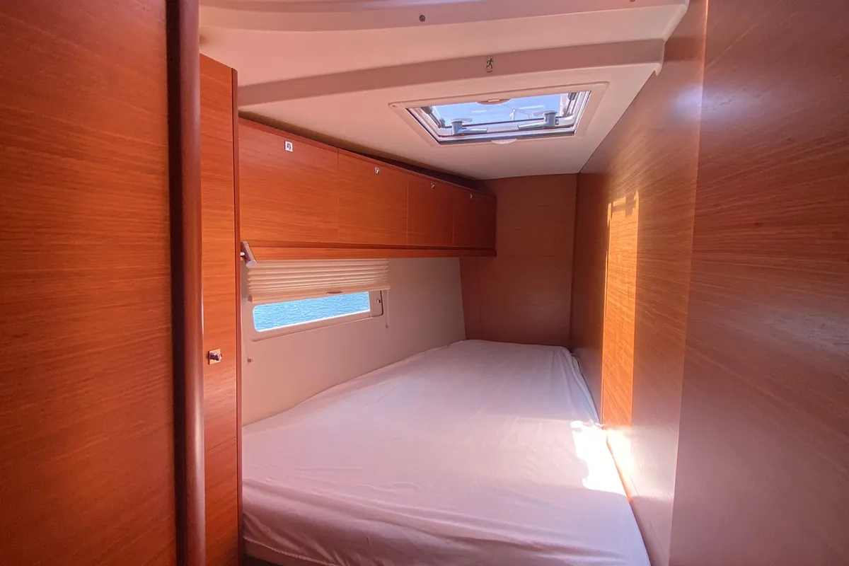 Salon of Moscow Mule, a Dufour 520 GL sailboat at Milazzo, Italy
