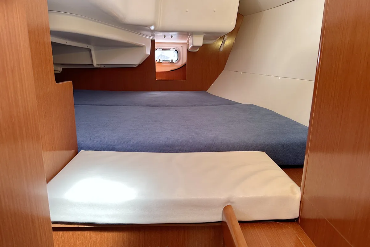 Cabin on Poldi, a Beneteau Oceanis 31 sailboat at Heiligenhafen, Germany