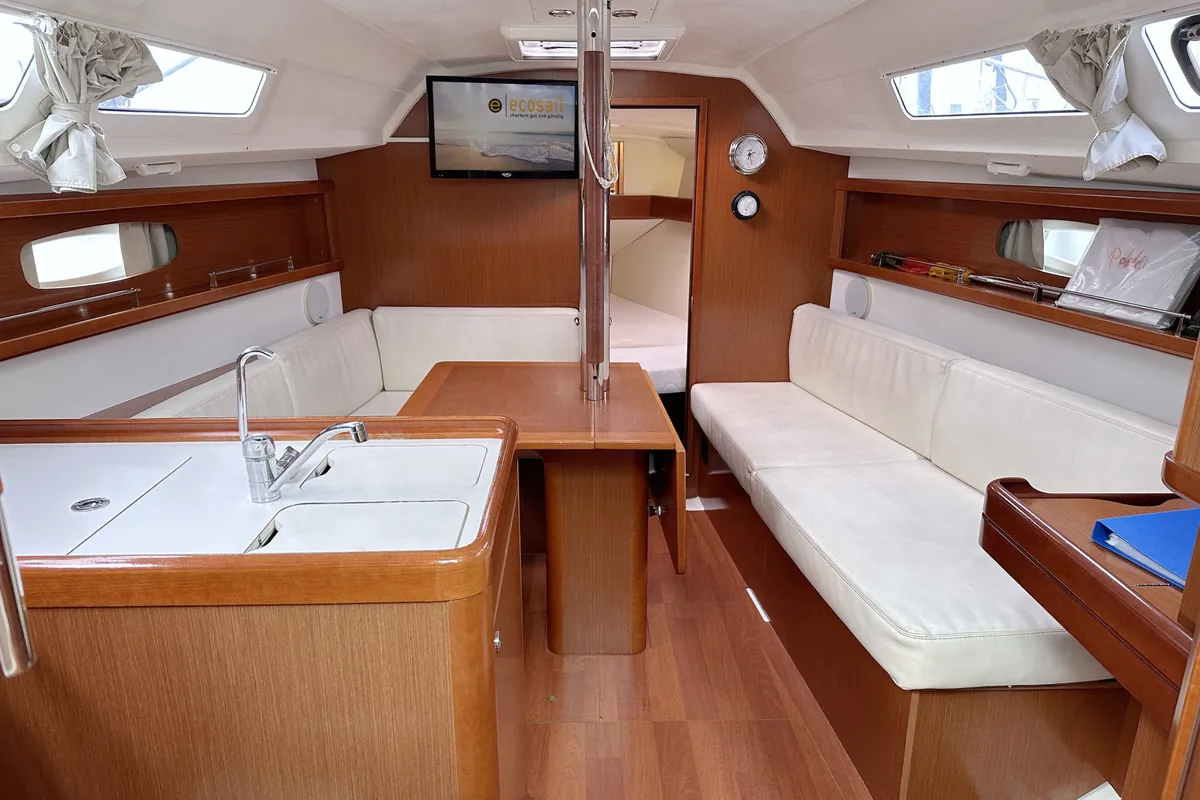 Salon of Poldi, a Beneteau Oceanis 31 sailboat at Heiligenhafen, Germany