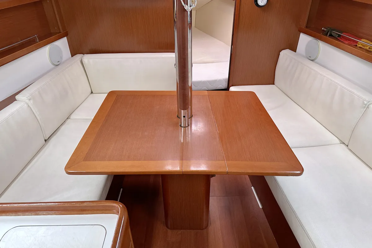 Salon of Poldi, a Beneteau Oceanis 31 sailboat at Heiligenhafen, Germany