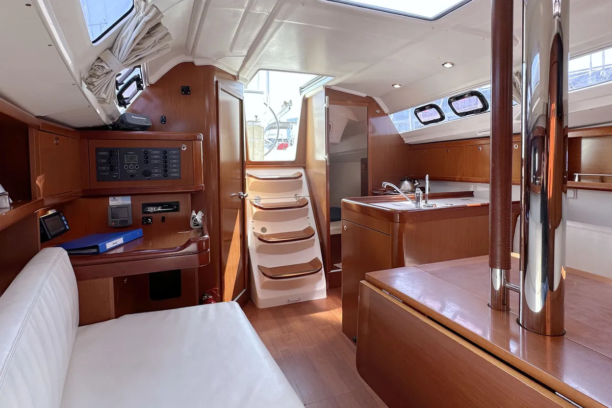 Salon of Poldi, a Beneteau Oceanis 31 sailboat at Heiligenhafen, Germany