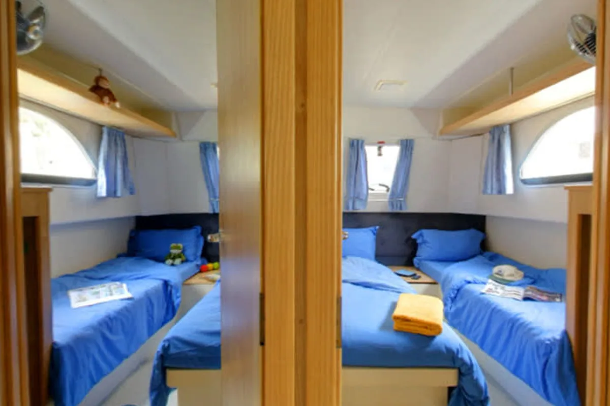 Cabin on Salsa A - Comfort 27, a Cygnet Salsa A motorboat at Decize, France