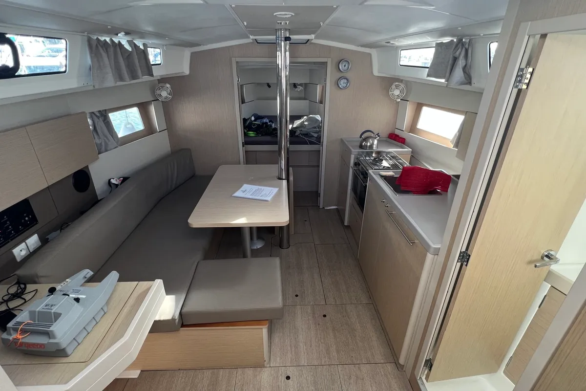 Salon of Houat Else, a Beneteau Oceanis 38 sailboat at Kerners, France