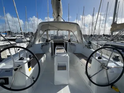 Cockpit of Houat Else, a Beneteau Oceanis 38 sailboat at Kerners, France