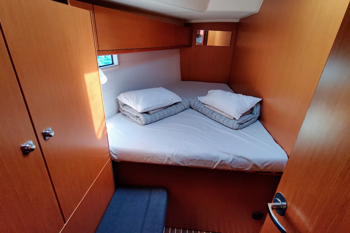 Cabin on Val4, a Bavaria Cruiser 46 sailboat at Općina Sukošan, Croatia