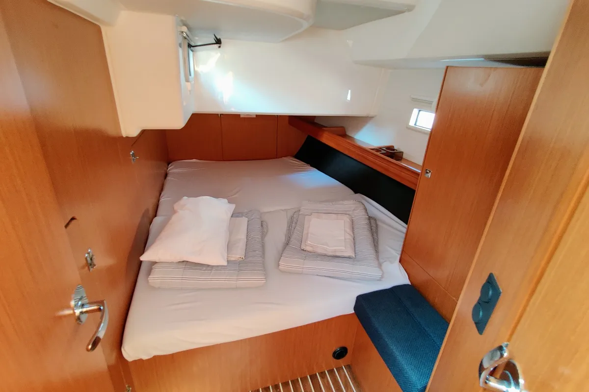 Cabin on Val4, a Bavaria Cruiser 46 sailboat at Općina Sukošan, Croatia