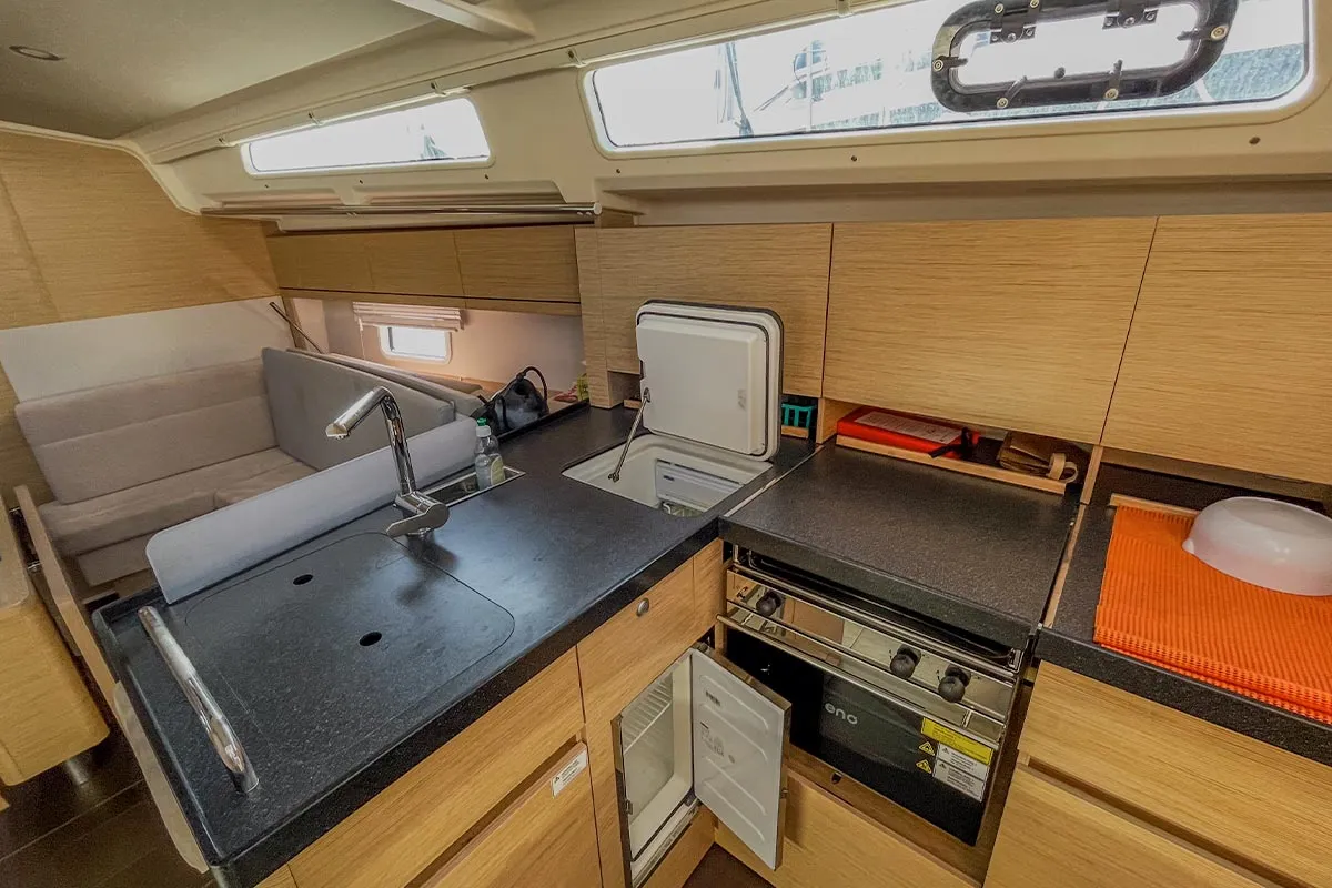 Galley of Pixtin, a Hanse 388 sailboat at Plan-d'Aups-Sainte-Baume, France