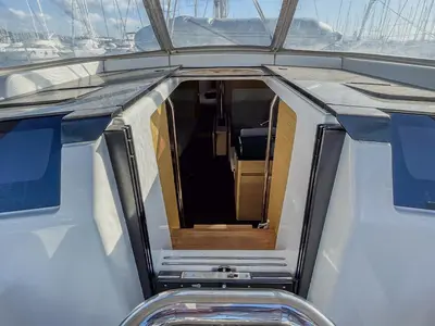 Salon of Pixtin, a Hanse 388 sailboat at Plan-d'Aups-Sainte-Baume, France