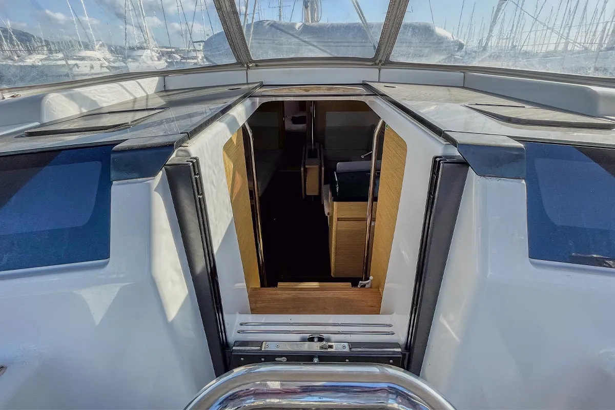 Salon of Pixtin, a Hanse 388 sailboat at Plan-d'Aups-Sainte-Baume, France