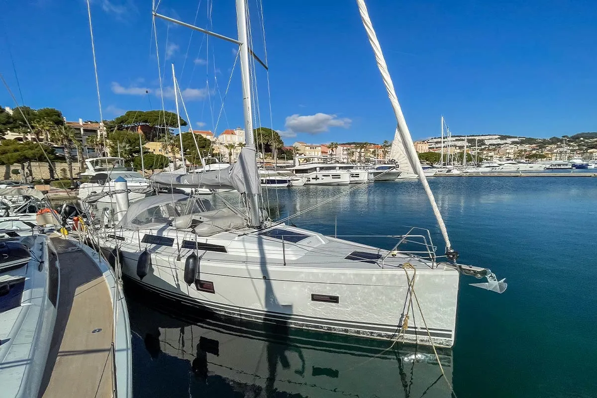 Exterior view of Pixtin, a Hanse 388 sailboat at Plan-d'Aups-Sainte-Baume, France