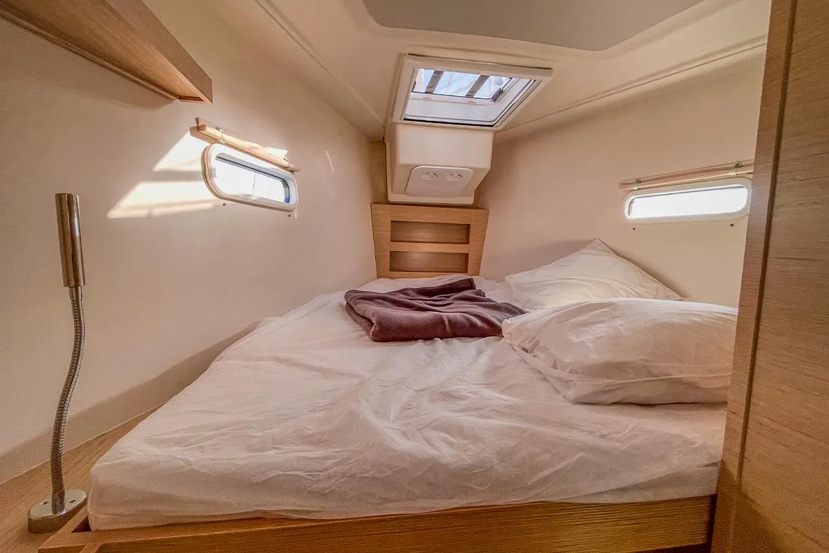 Cabin on Pixtin, a Hanse 388 sailboat at Plan-d'Aups-Sainte-Baume, France