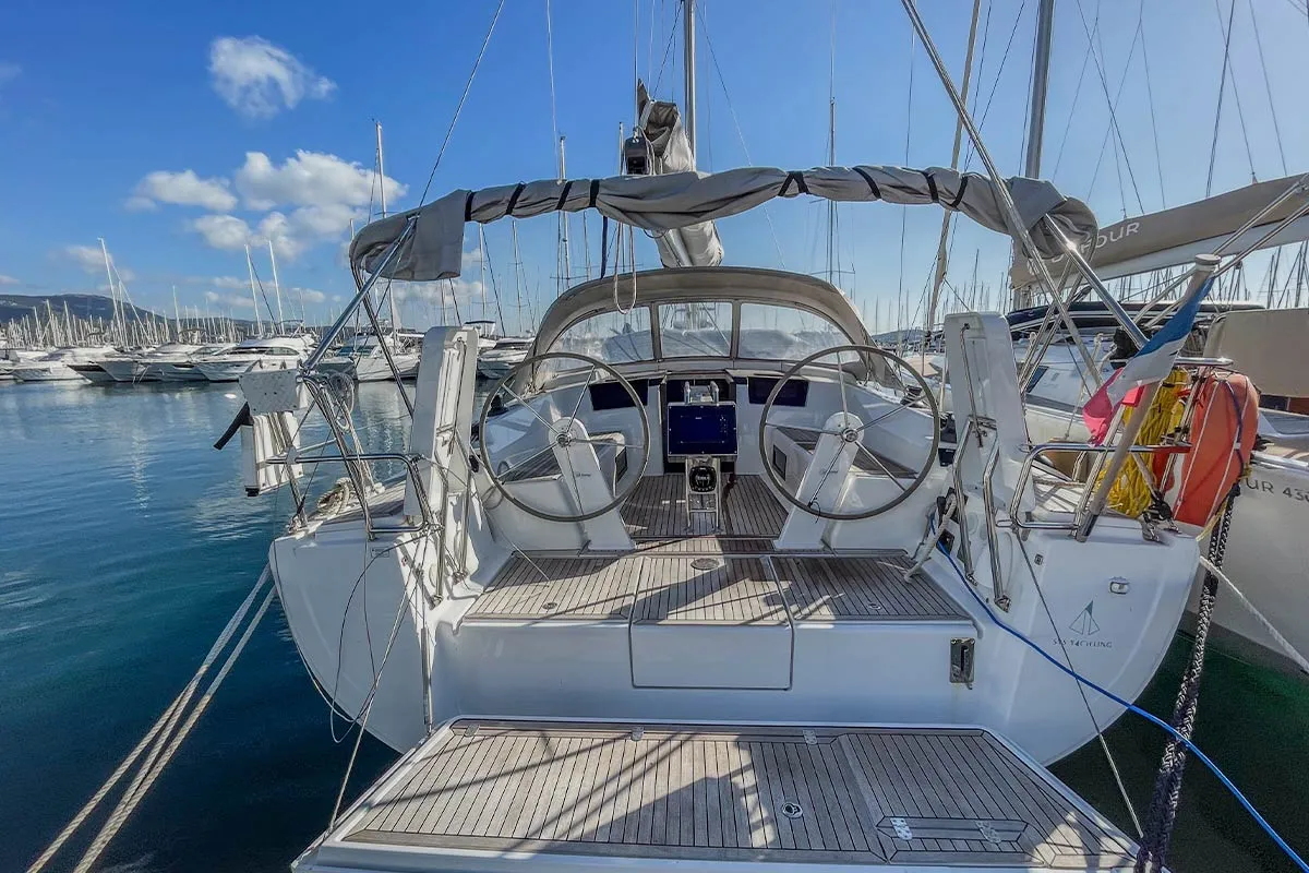 Exterior view of Pixtin, a Hanse 388 sailboat at Plan-d'Aups-Sainte-Baume, France