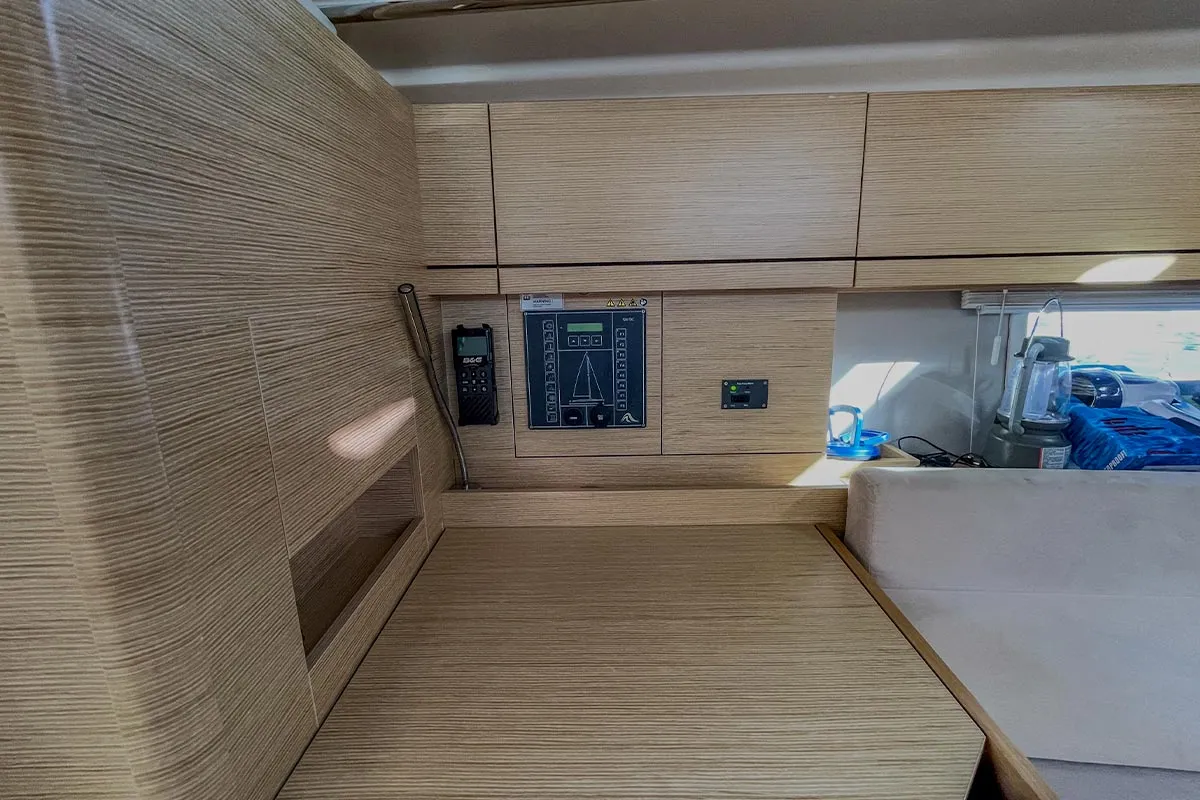 Salon of Pixtin, a Hanse 388 sailboat at Plan-d'Aups-Sainte-Baume, France