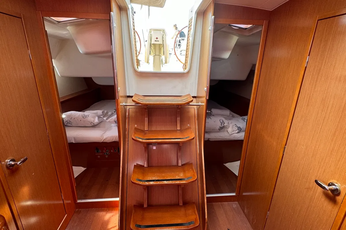 Cabin on Magnolia, a Beneteau Oceanis 43 sailboat at Općina Sukošan, Croatia