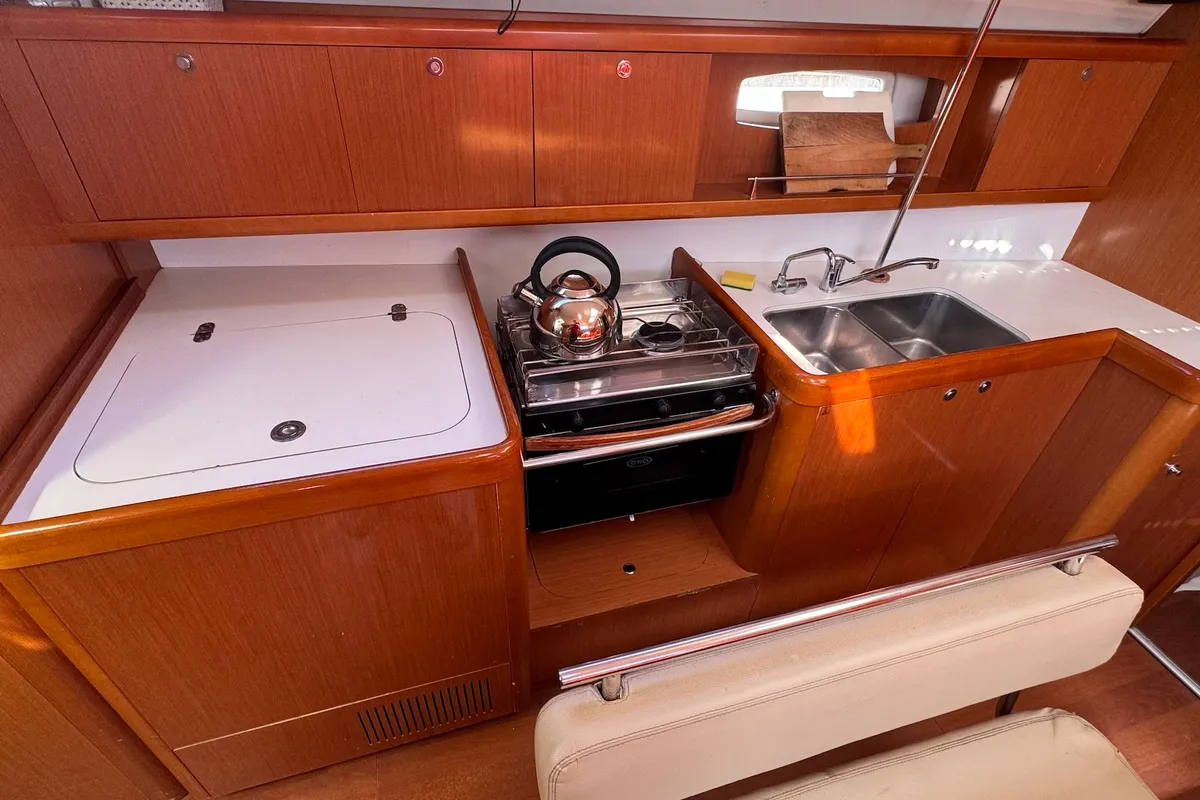 Galley of Magnolia, a Beneteau Oceanis 43 sailboat at Općina Sukošan, Croatia
