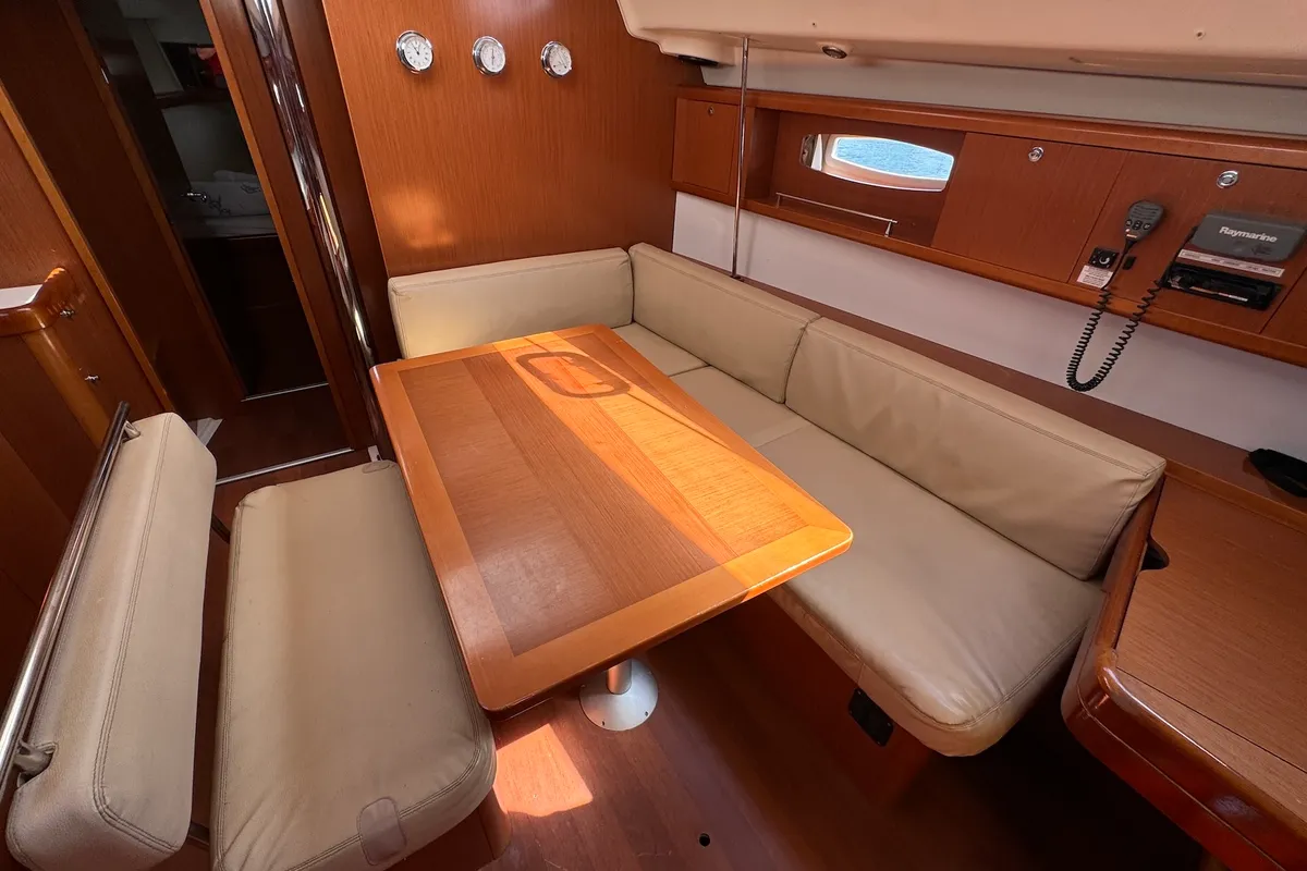 Salon of Magnolia, a Beneteau Oceanis 43 sailboat at Općina Sukošan, Croatia