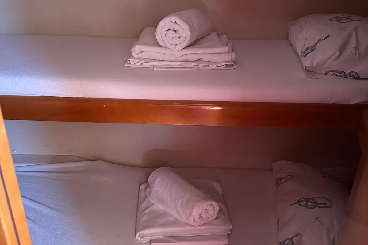 Cabin on Magnolia, a Beneteau Oceanis 43 sailboat at Općina Sukošan, Croatia