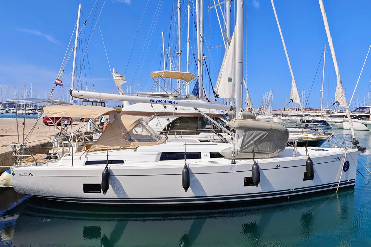 Cockpit of Tina, a Hanse 418 sailboat at Općina Sukošan, Croatia