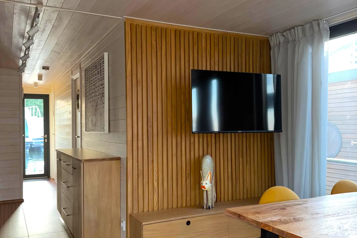 Salon of Roxy, a Woma D13 motorboat at Fürstenberg/Havel, Germany