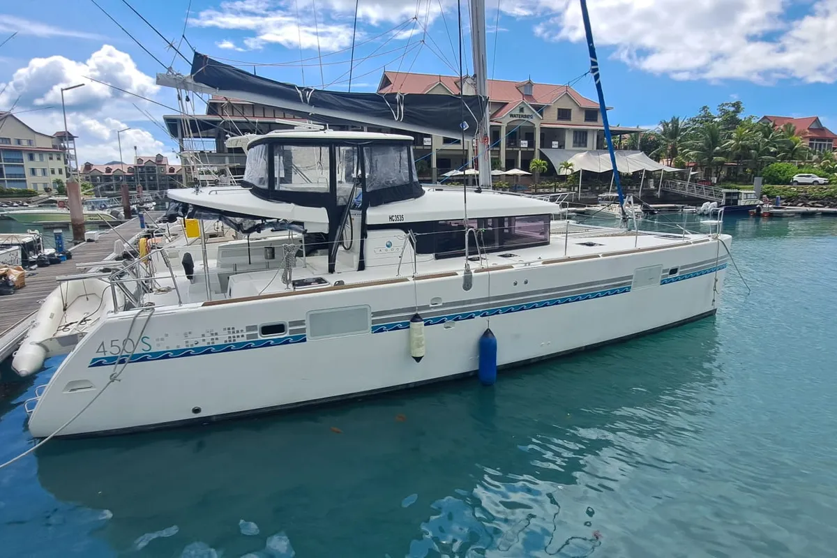 Exterior view of Maui, a Lagoon 450 Sport catamaran at Roche Caiman, Seychelles