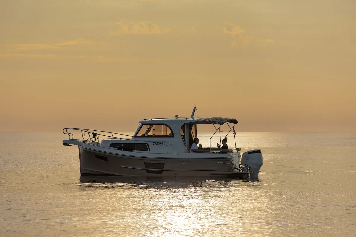 Salon of Leidi 800R, a motorboat at Pula, Croatia