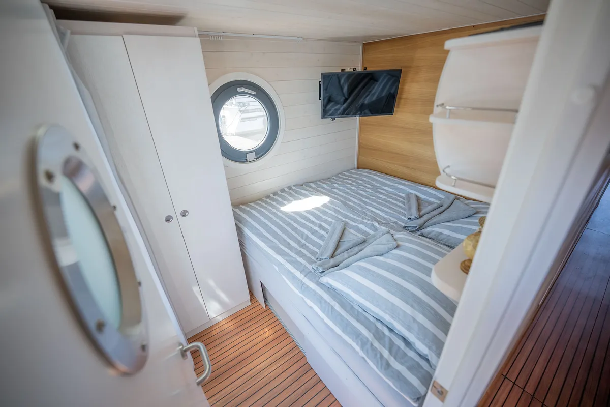 Cabin on Miami, a Woma D13 motorboat at Fürstenberg/Havel, Germany