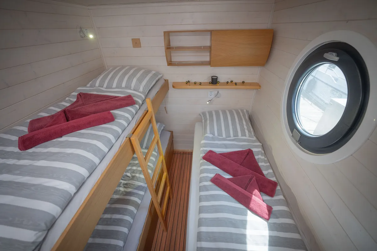 Cabin on Miami, a Woma D13 motorboat at Fürstenberg/Havel, Germany