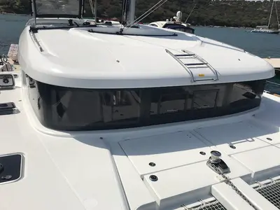 Deck of Freccia, a Lagoon 40 catamaran at Santu Diadòru/San Teodoro, Italy
