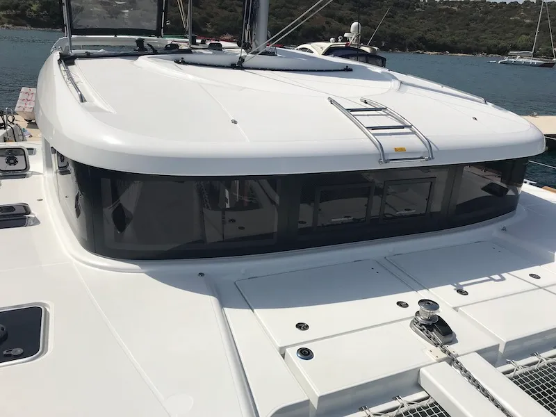 Deck of Freccia, a Lagoon 40 catamaran at Santu Diadòru/San Teodoro, Italy
