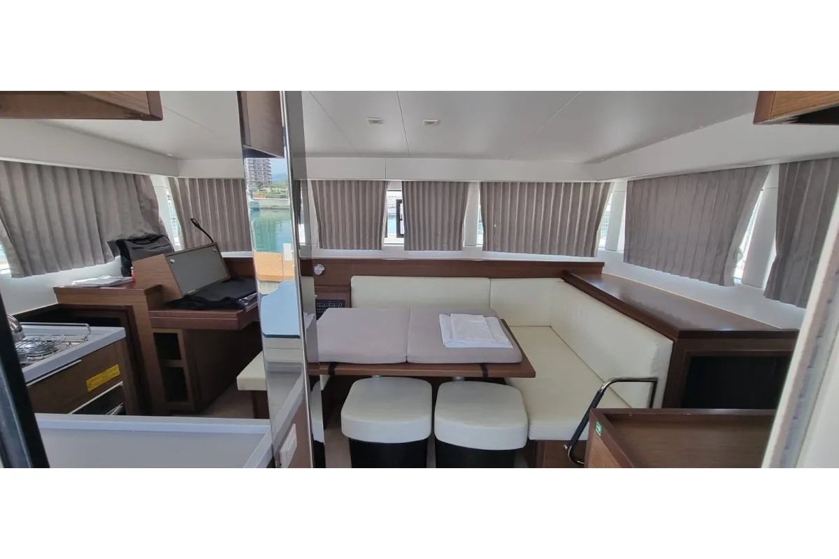Salon of Freccia, a Lagoon 40 catamaran at Santu Diadòru/San Teodoro, Italy