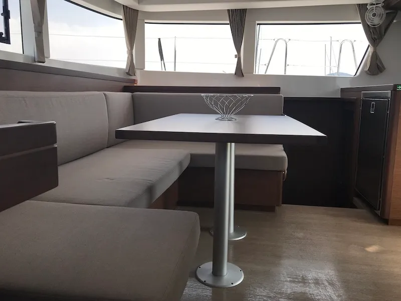 Salon of Freccia, a Lagoon 40 catamaran at Santu Diadòru/San Teodoro, Italy