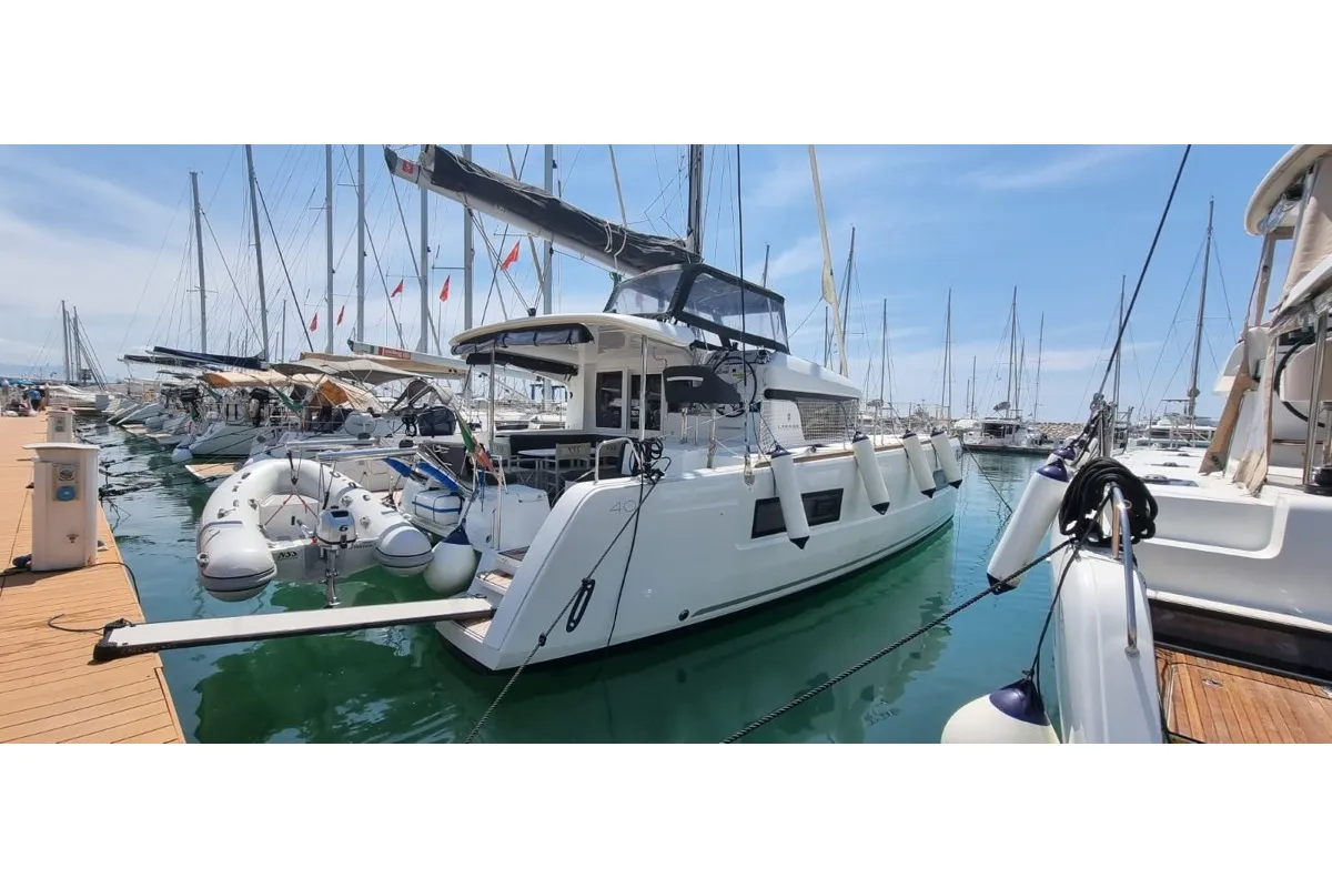 Exterior view of Freccia, a Lagoon 40 catamaran at Santu Diadòru/San Teodoro, Italy