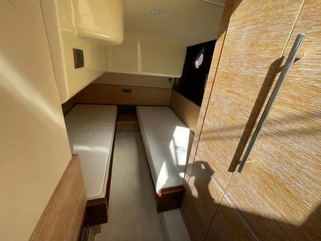 Cabin on Kecalu, a Azimut 47 motorboat at Primošten, Croatia