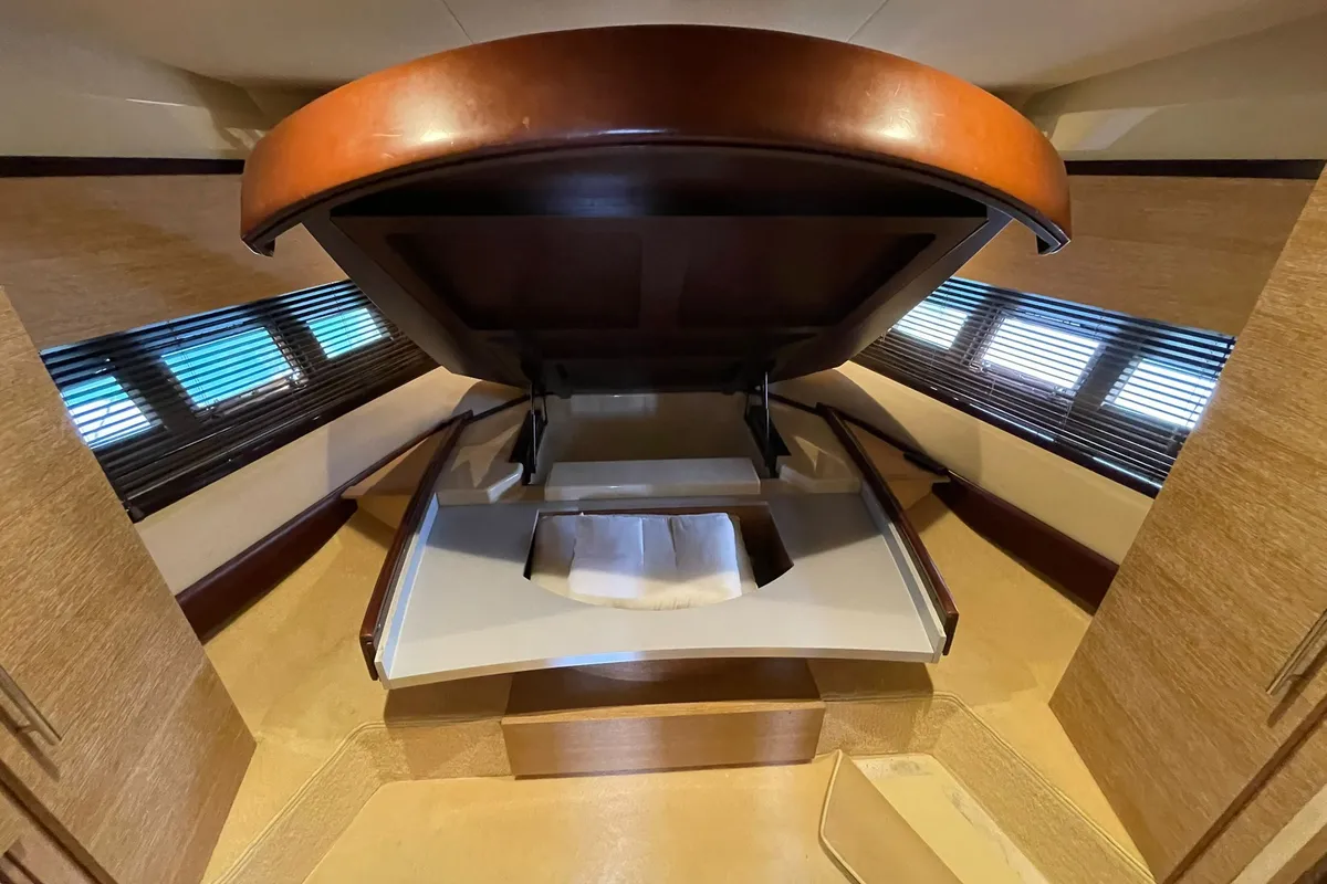 Cabin on Kecalu, a Azimut 47 motorboat at Primošten, Croatia