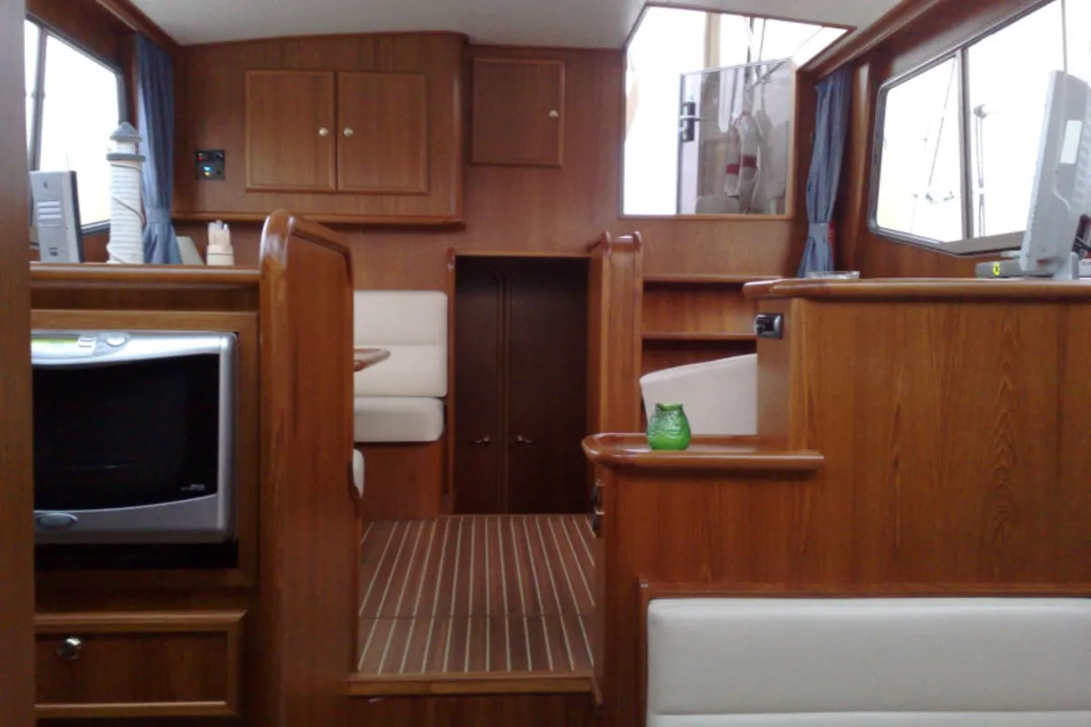 Salon of Mercurius, a De Drait Advantage 42 motorboat at Heukelum, Netherlands