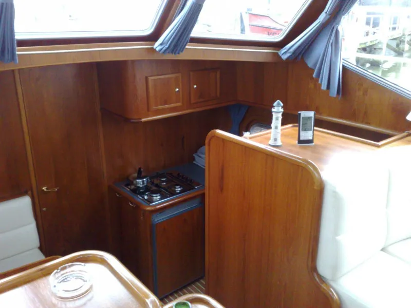 Salon of Mercurius, a De Drait Advantage 42 motorboat at Heukelum, Netherlands