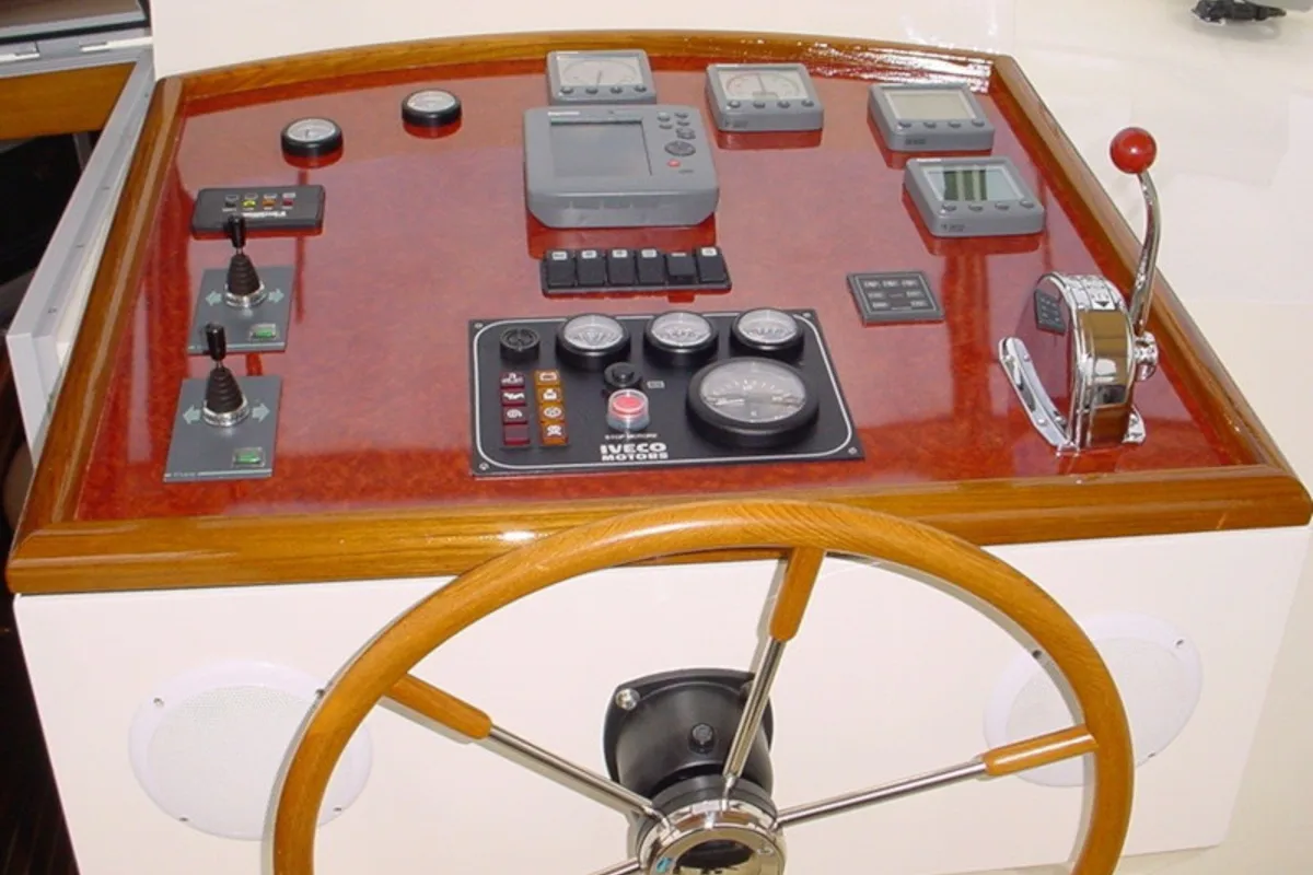 Salon of Mercurius, a De Drait Advantage 42 motorboat at Heukelum, Netherlands
