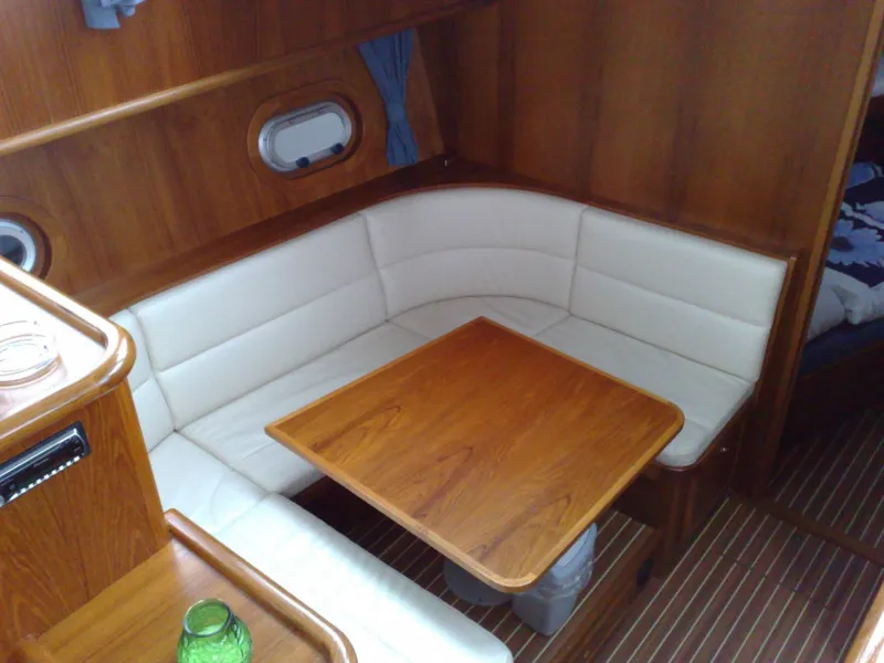 Galley of Mercurius, a De Drait Advantage 42 motorboat at Heukelum, Netherlands