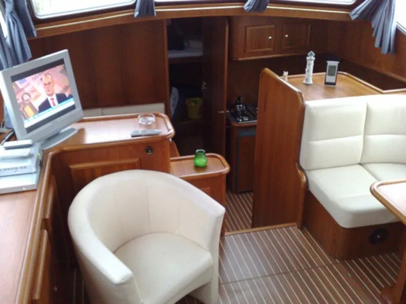 Head on Mercurius, a De Drait Advantage 42 motorboat at Heukelum, Netherlands