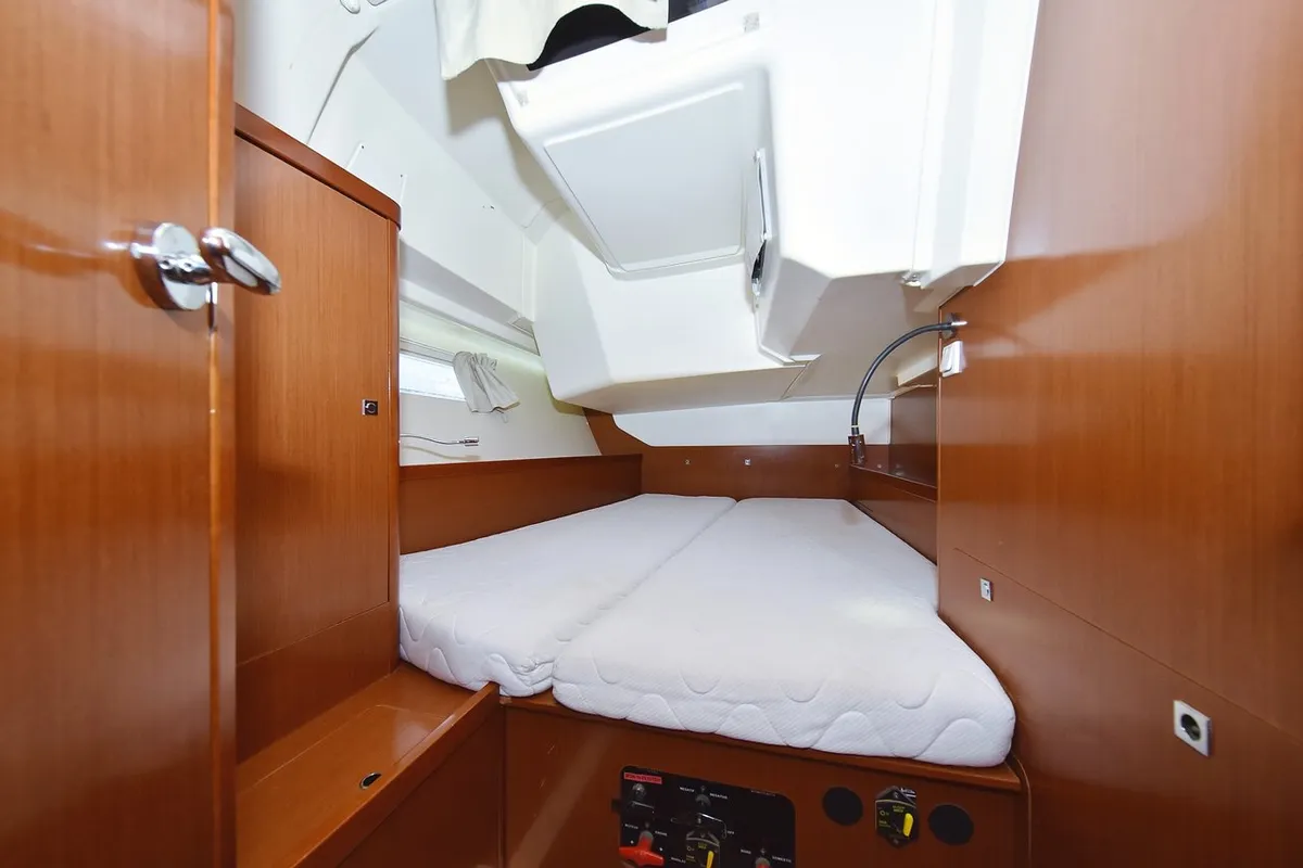 Cabin on Hope, a Beneteau Oceanis 41 sailboat at Zadar, Croatia