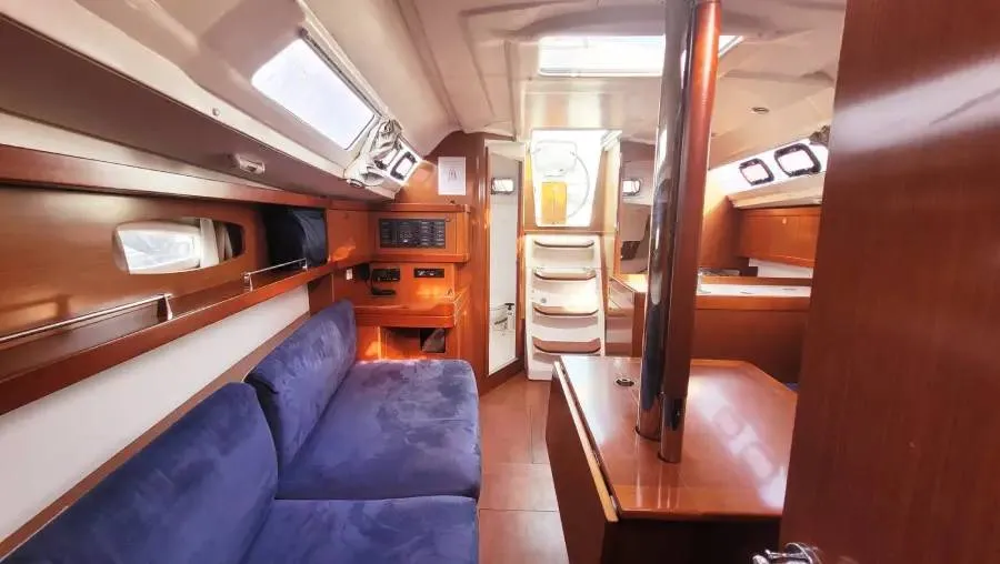 Salon of Perig, a Beneteau Oceanis 31 sailboat at Saint-Cast-le-Guildo, France