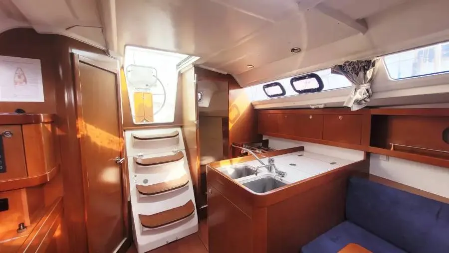 Galley of Perig, a Beneteau Oceanis 31 sailboat at Saint-Cast-le-Guildo, France