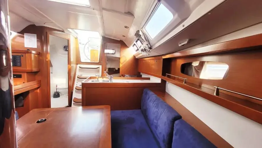 Salon of Perig, a Beneteau Oceanis 31 sailboat at Saint-Cast-le-Guildo, France
