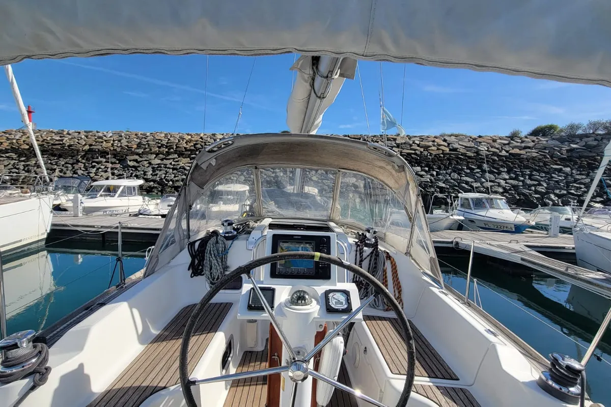 Cockpit of Perig, a Beneteau Oceanis 31 sailboat at Saint-Cast-le-Guildo, France