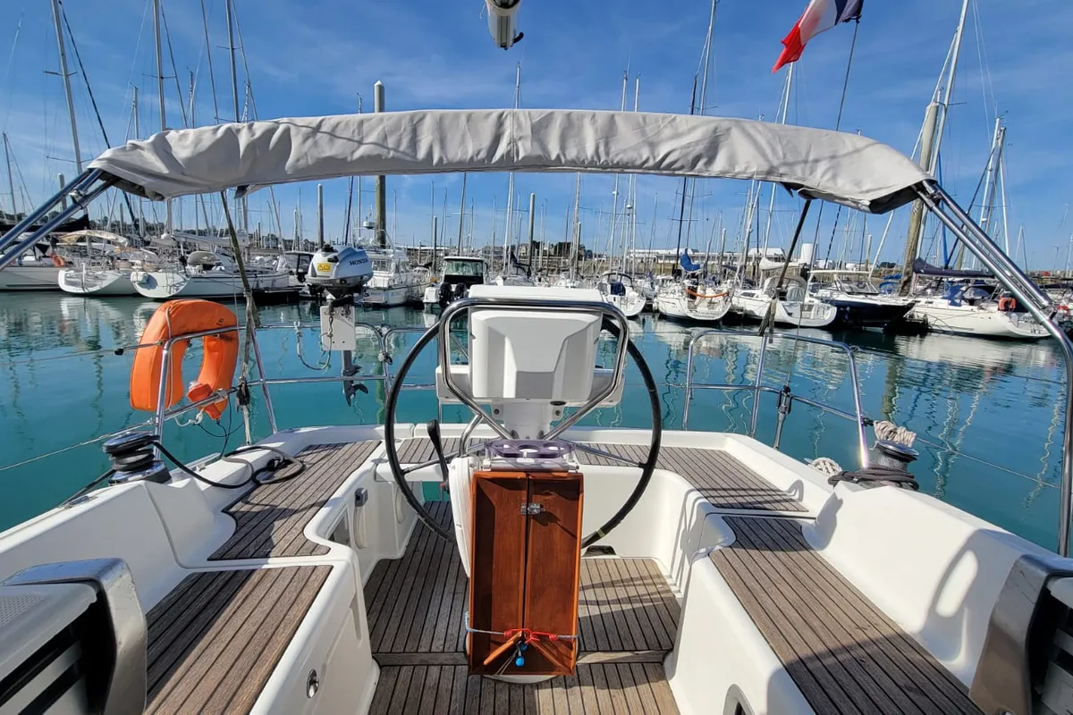 Cockpit of Perig, a Beneteau Oceanis 31 sailboat at Saint-Cast-le-Guildo, France